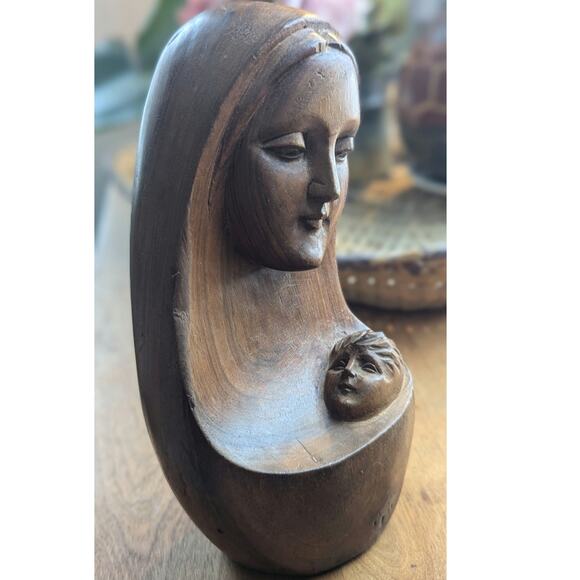 Hand-Carved Wooden Mother & Child Sculpture – Vintage Religious Art Home Decor - Picture 6 of 9